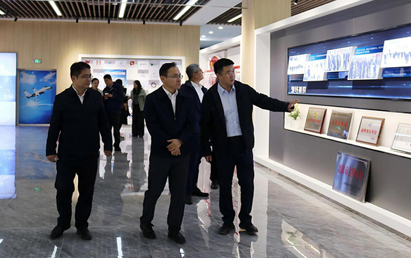 中國(guó)鋼研黨委副書(shū)記、總經(jīng)理高宏斌一行 到航產(chǎn)集團(tuán)調(diào)研